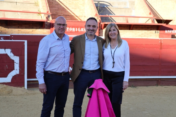 Marcelino, coordinador de festejos; Manuel Bautista, alcalde de Móstoles; Cristina Molina de Miguel, concejala delegada de festejos y educación