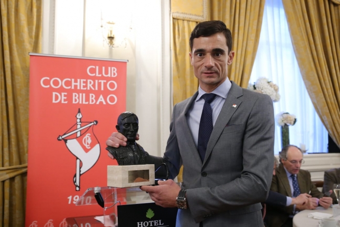 El Club Cocherito rinde honores a Paco Ureña