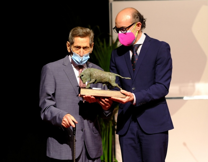 Honores al maestro Andrés Vázquez