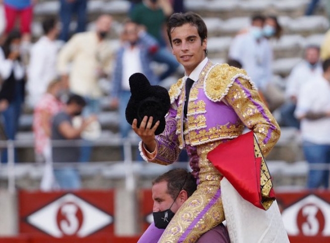 «Golpes fuertes; toreo hondo»