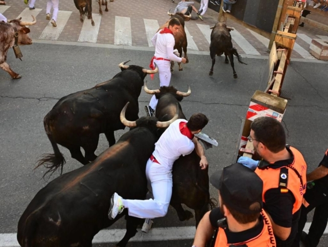 Se nota que en Tudela no hay antideslizante; Lagunajanda se marca el encierro más largo