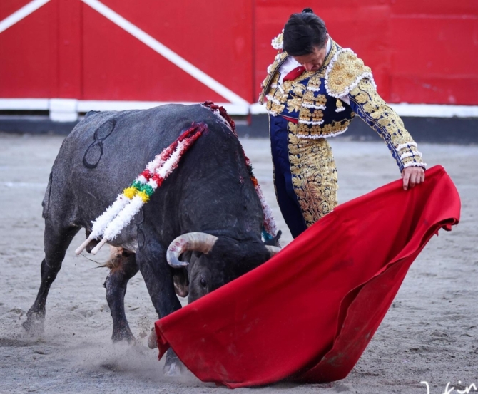 Urdiales enclaustra la verdad del toreo al natural; la obra cumbre de su temporada 