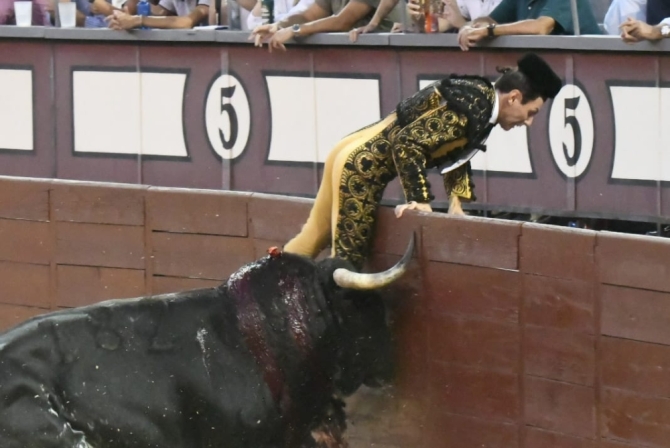 Ureña honra la palabra 'torero' frente al abismo de mansedumbre victoriana