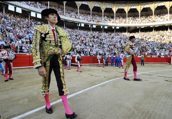 '10 velas y un brindis por la ley de toros, la ley de todos'