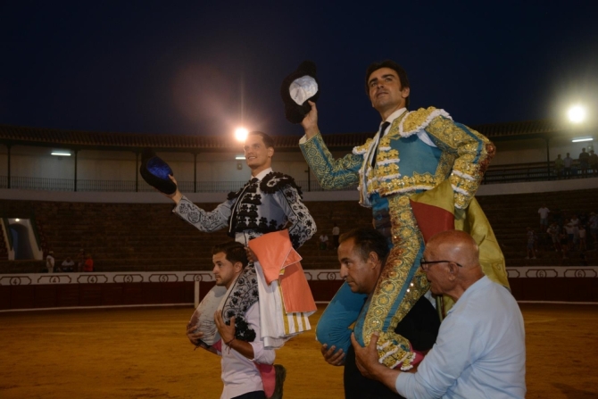 Perera y Galván, a hombros en Manzanares en el homenaje a Sánchez Mejías 