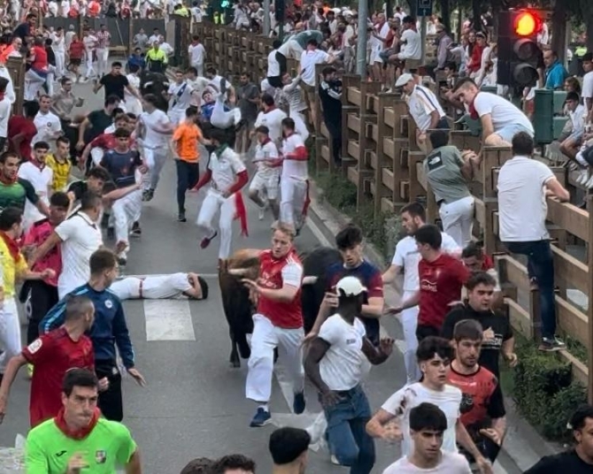 'Peligroso cuarto encierro: Cuvillo y Los Espartales devuelven el rock and roll a Tudela por sorpresa'
