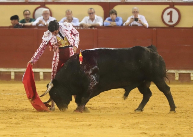 'Morante lo borda ante el rey peruano' 