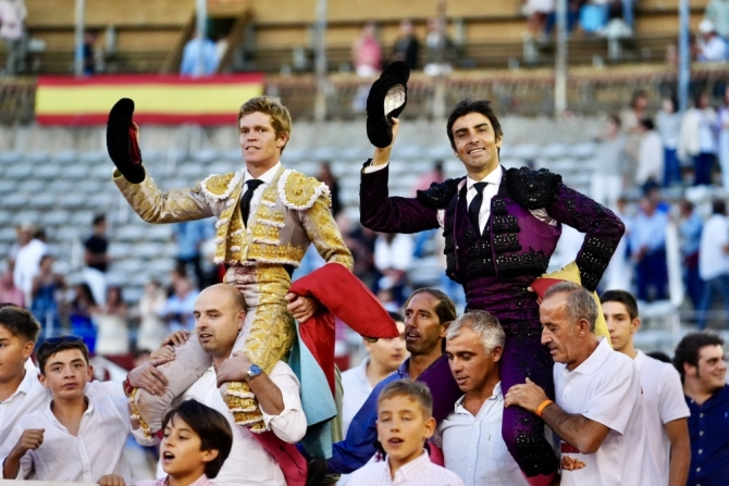 'Borja Jiménez encandila La Glorieta y triunfa con Perera'