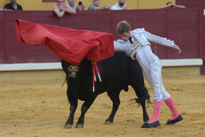 Triunfo rotundo de Borja Jiménez en Almodovar del Campo 