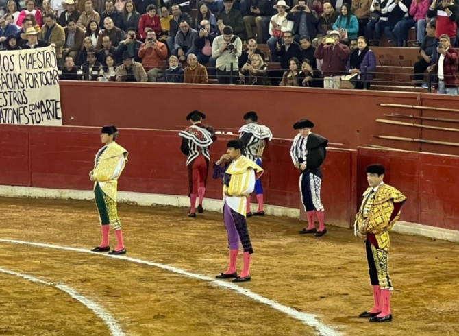 'Suenan Las Golondrinas, sobran las palabras, pero ¡así no!'