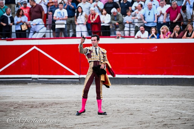 'A hombros Borja Jiménez en el cierre de Azpeitia'