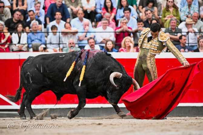 'A hombros Borja Jiménez en el cierre de Azpeitia'