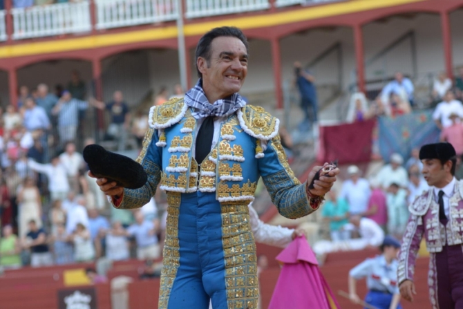 'Cogida y triunfo de Emilio de Justo, a hombros con El Cid'