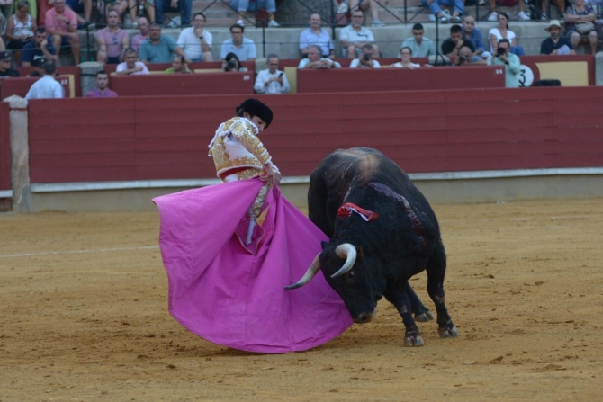 'Cogida y triunfo de Emilio de Justo, a hombros con El Cid'