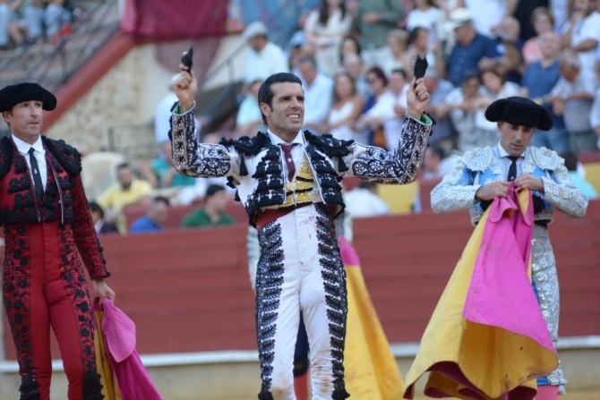 'Cogida y triunfo de Emilio de Justo, a hombros con El Cid'
