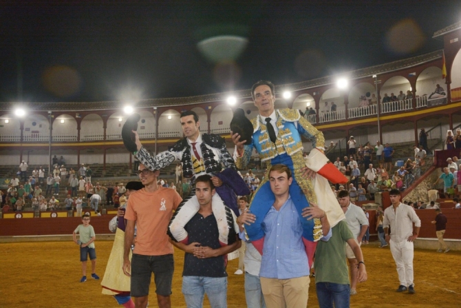 'Cogida y triunfo de Emilio de Justo, a hombros con El Cid'