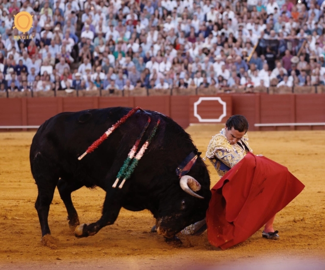 Ortega y Aguado dan pinceladas del toreo sevillano en la primera de San Miguel