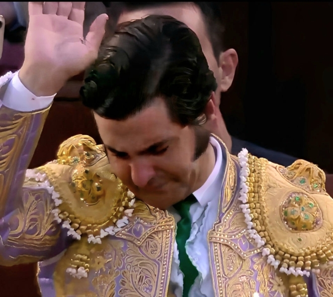 'Una retirada dolorosa e histórica; Morante ya es leyenda viva del toreo'