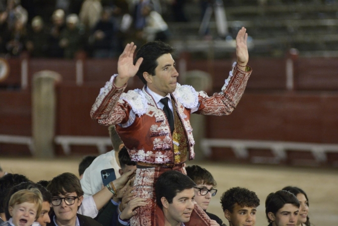 La encerrona triunfal de Lorenzo, en imágenes 