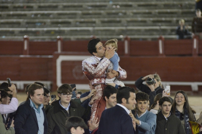 La encerrona triunfal de Lorenzo, en imágenes 