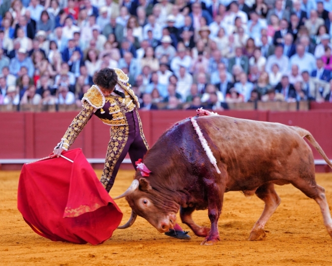 'Lección magistral de Morante emborronada por la nula seriedad del palco'