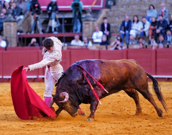 Rafa Serna corta una «oreja de Sevilla»