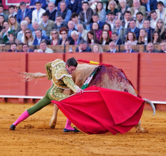 Rafa Serna corta una «oreja de Sevilla»