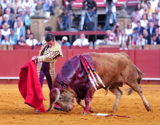 «Secretario» regala una Puerta del Príncipe a De Miranda