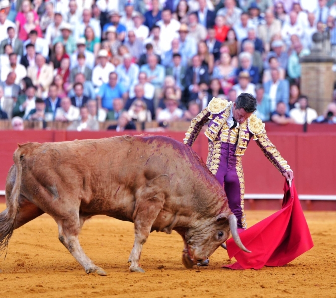 «Secretario» regala una Puerta del Príncipe a De Miranda