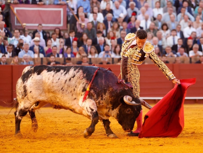 «Secretario» regala una Puerta del Príncipe a De Miranda