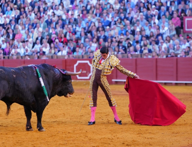 «Secretario» regala una Puerta del Príncipe a De Miranda