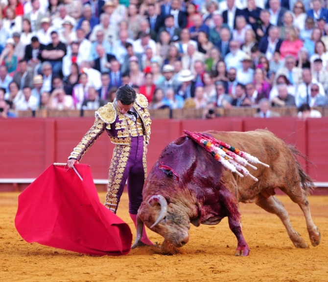 «Secretario» regala una Puerta del Príncipe a De Miranda
