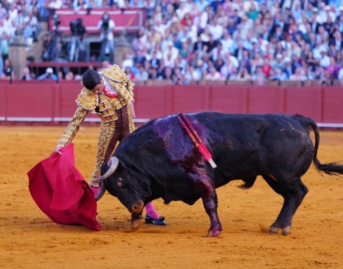 «Secretario» regala una Puerta del Príncipe a De Miranda