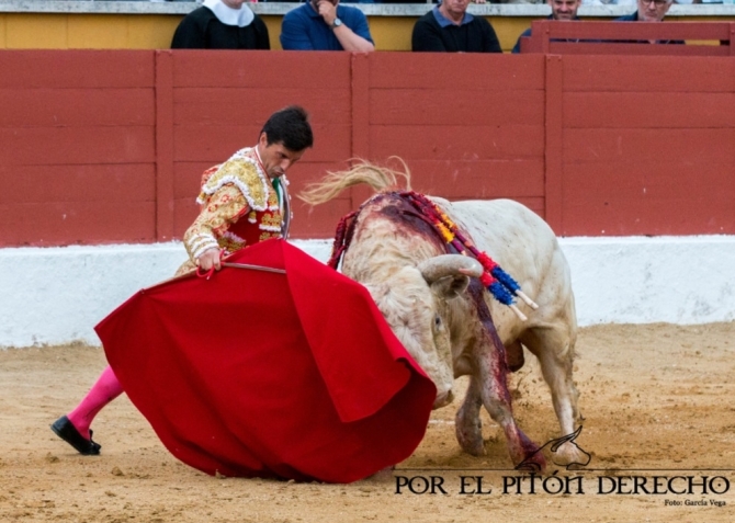 'Toreo a caballo, emoción a pie'
