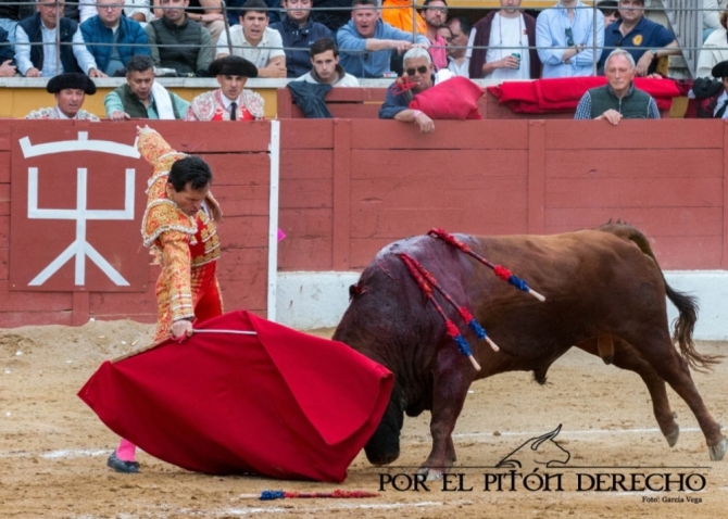 'Toreo a caballo, emoción a pie'