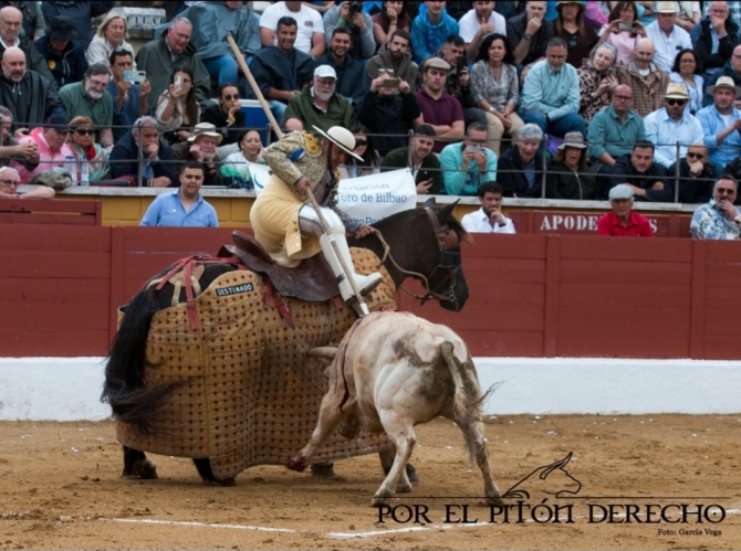 'Toreo a caballo, emoción a pie'