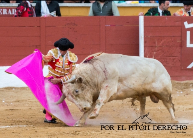 'Toreo a caballo, emoción a pie'