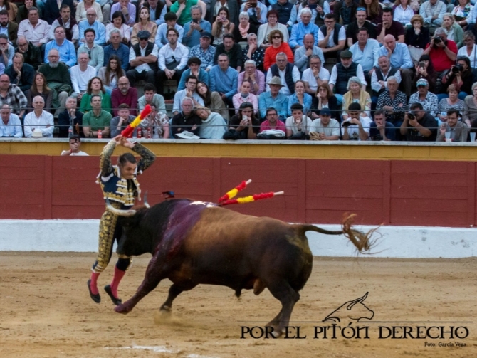 'Toreo a caballo, emoción a pie'