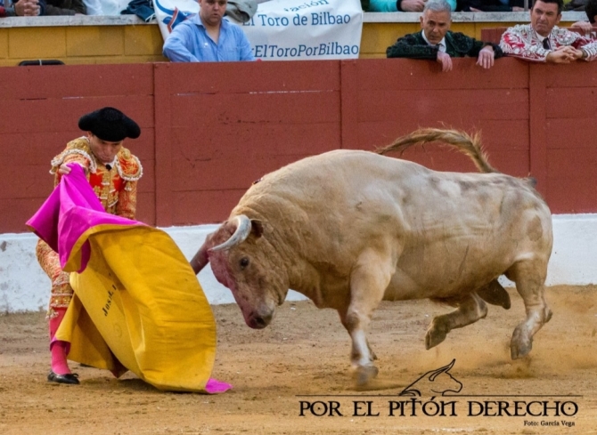 'Toreo a caballo, emoción a pie'