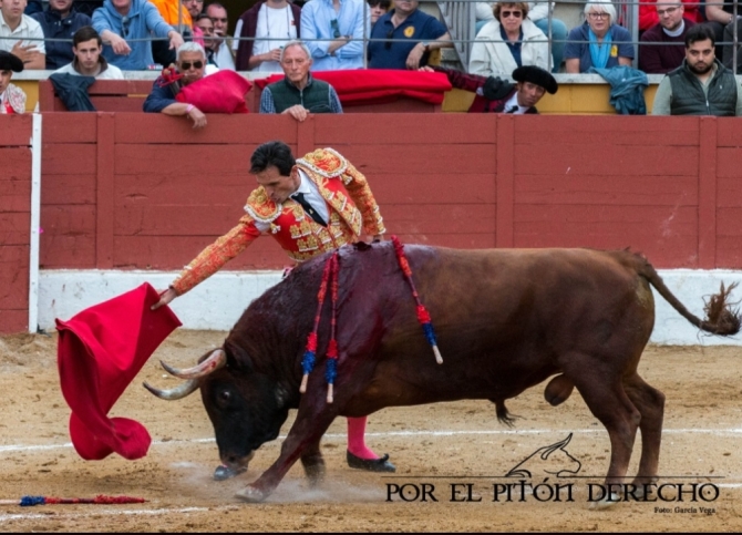 'Toreo a caballo, emoción a pie'