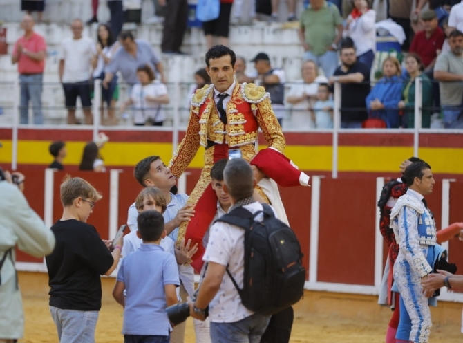 Triunfal encerrona de Antonio Linares en Tomelloso