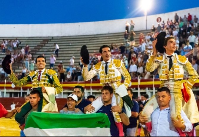Talavante, De Justo y Norte, a hombros en Medina del Campo 