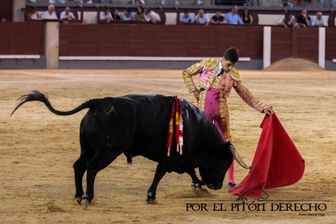 'Sin espada no hay paraíso'