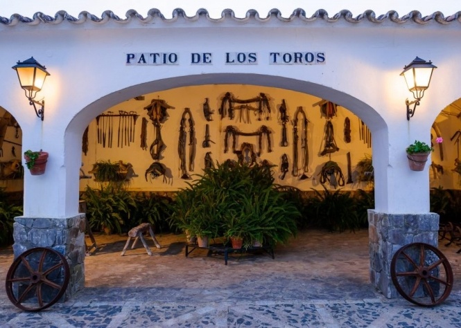 La familia Domecq vende la finca 'Los Alburejos'
