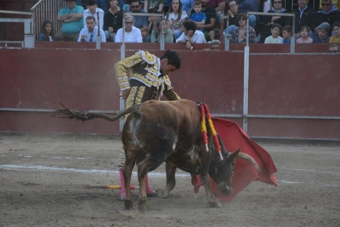 Eugenio de Mora y Téllez, a hombros con la de Pereda en Mora