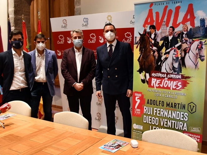 Ávila anuncia rejones con toros de Adolfo Martín