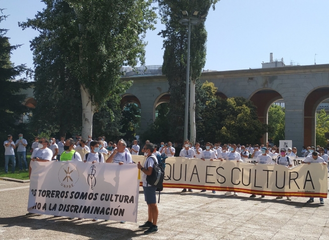 Los profesionales del toreo piden «justicia e igualdad»