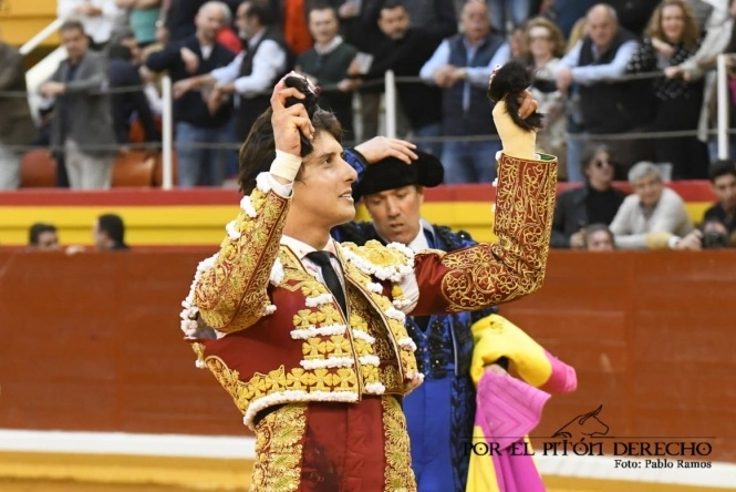 Roca Rey y Manzanares, a hombros en la primera del Milagro 