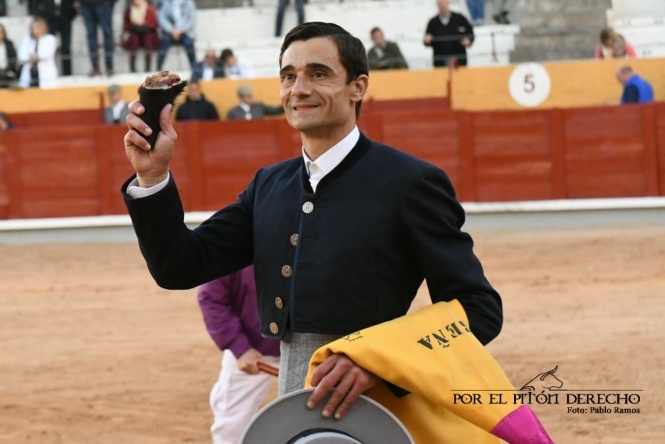 La torería de Urdiales embelesa a Las Cruces