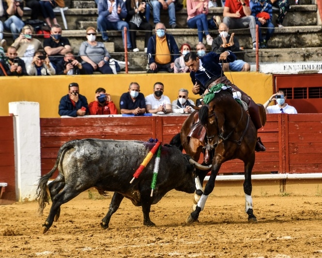 Ventura sube al trono del Rey Niño del que le baja el palco